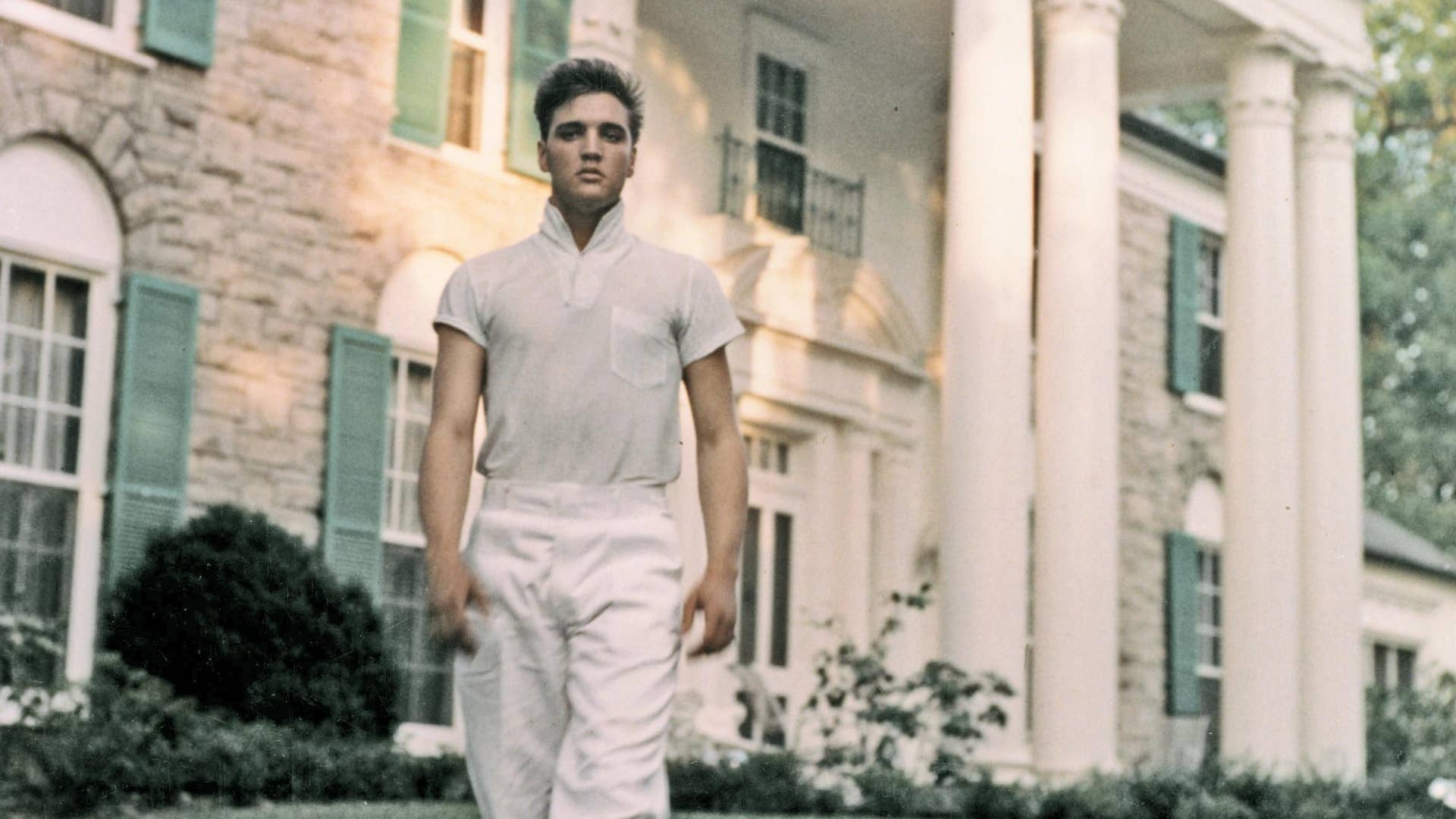 Inside Graceland: The surprising rooms that look exactly as Elvis ...