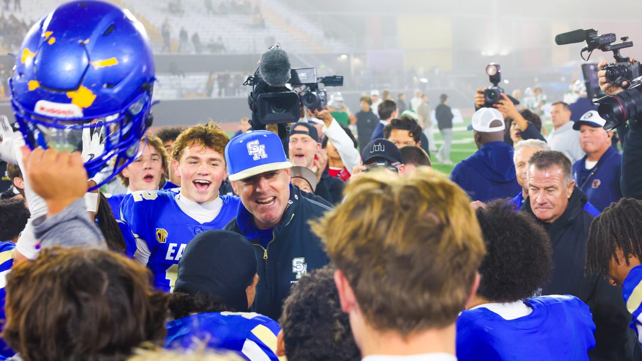 Santa Margarita (CA) Kingston Jimmerson scoops up fumble, returns it ...