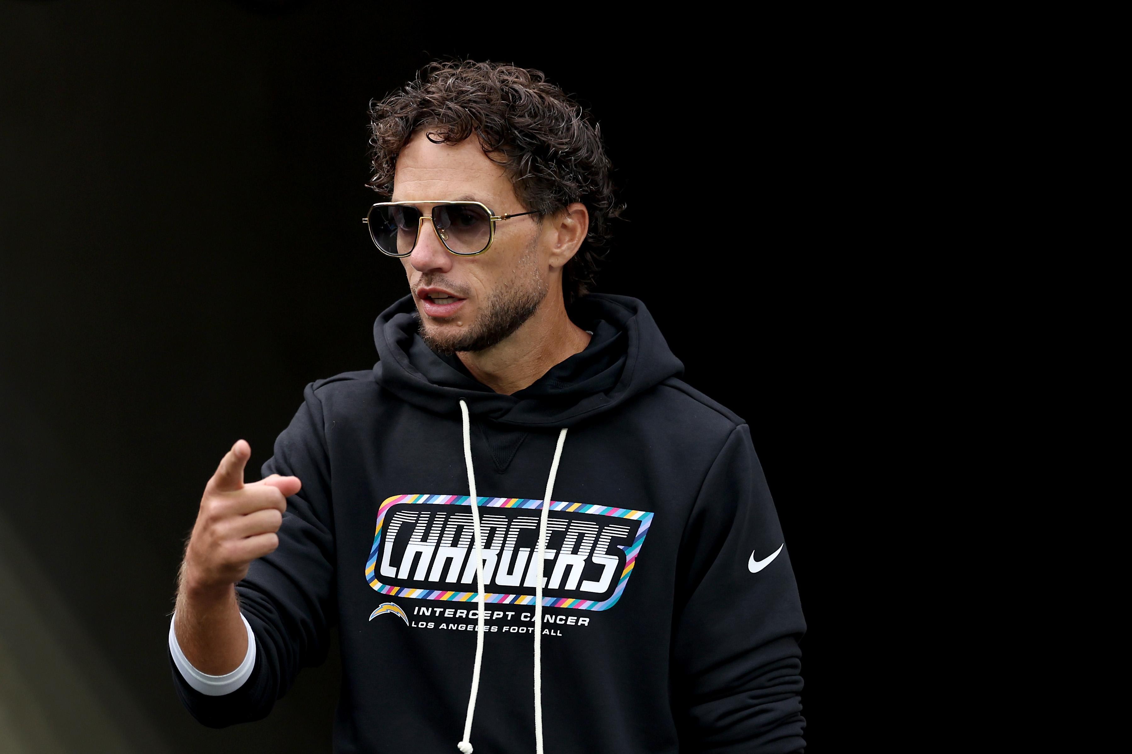 Chargers OC Mike McDaniel is most at fault for team’s 0-6 start