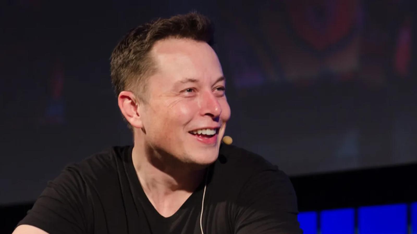 Elon Musk reportedly wants to merge Tesla, SpaceX to create a £2.7T ...