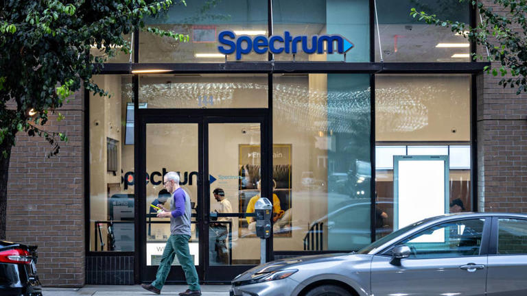 Spectrum faces new customer problem after Cox acquisition