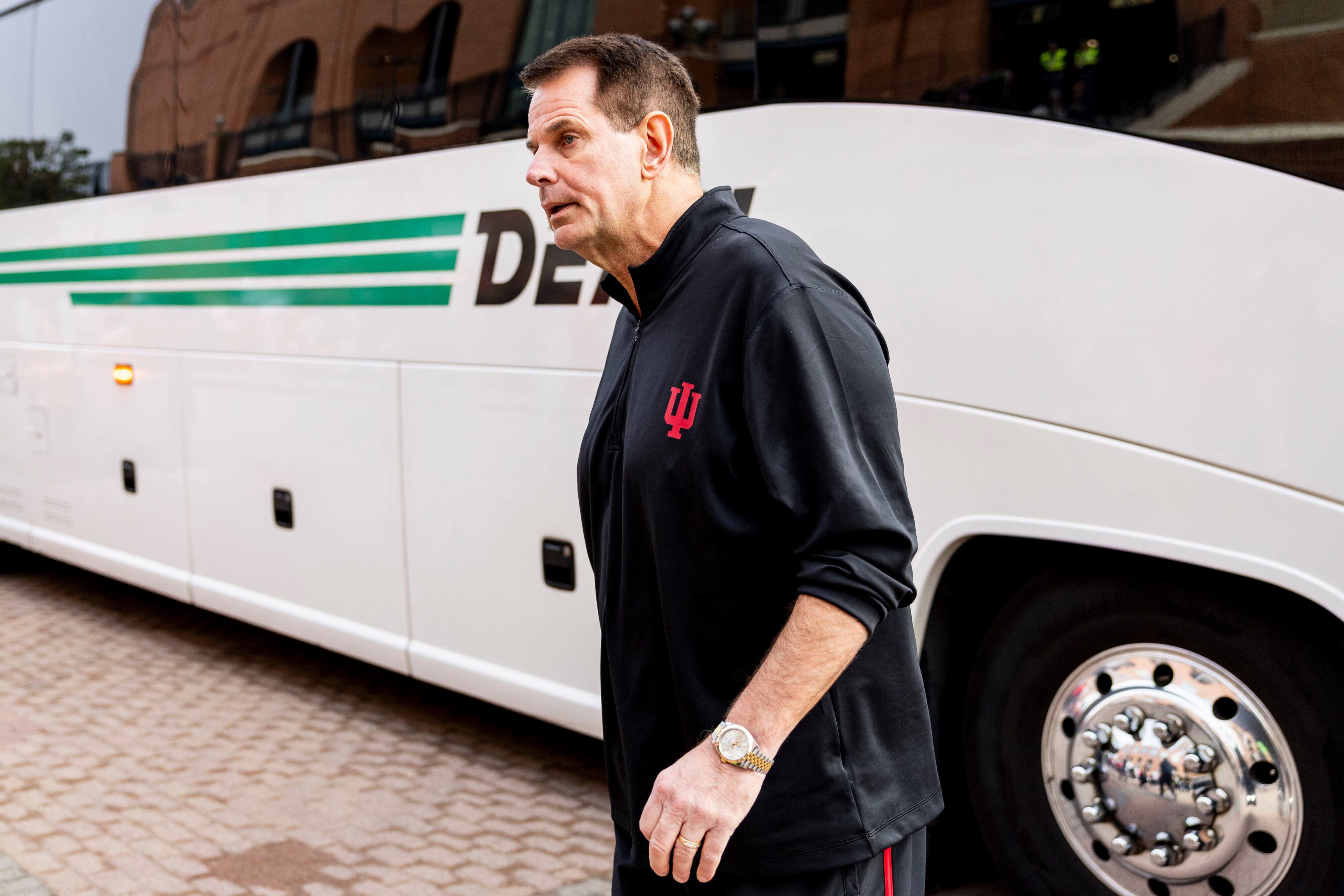 Michigan down another starting o-lineman, defensive tackle vs. Indiana