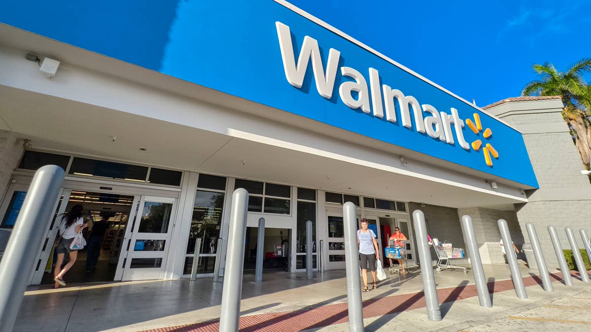 Walmart's gingerbread cat scratcher house is a Christmas treat for ...