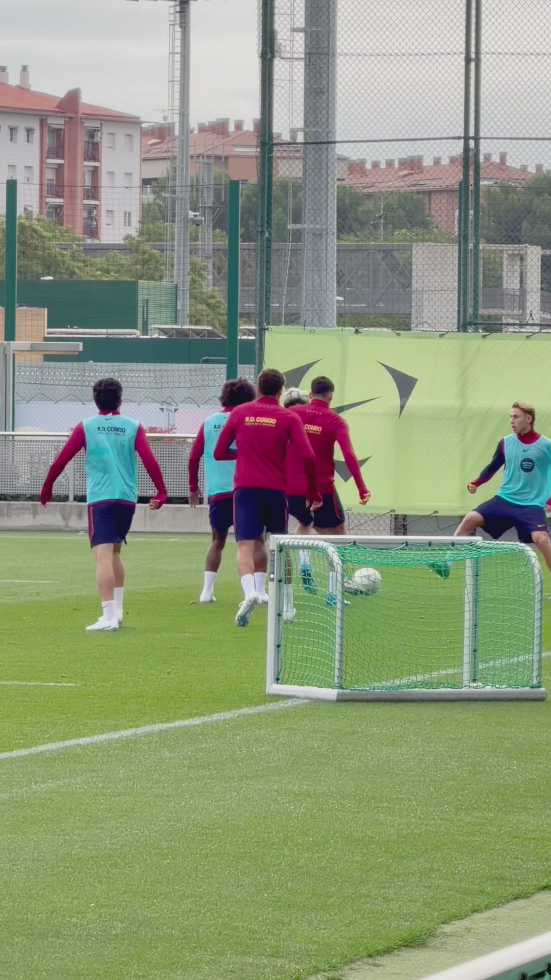 ¡Xavi Espart deja KO a Abdelkarim con un caño espectacular!