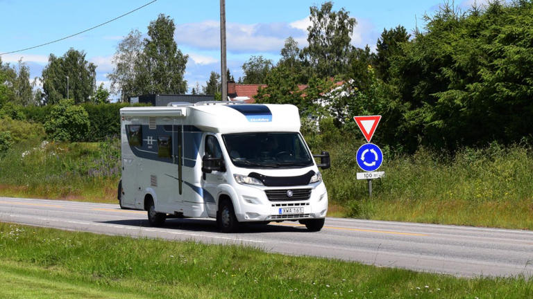 Il vide les toilettes de son camping-car dans la cuve d'une station ...
