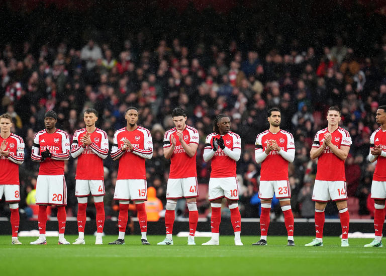 Arsenal pay tribute to life president Ken Friar in first PL game since ...
