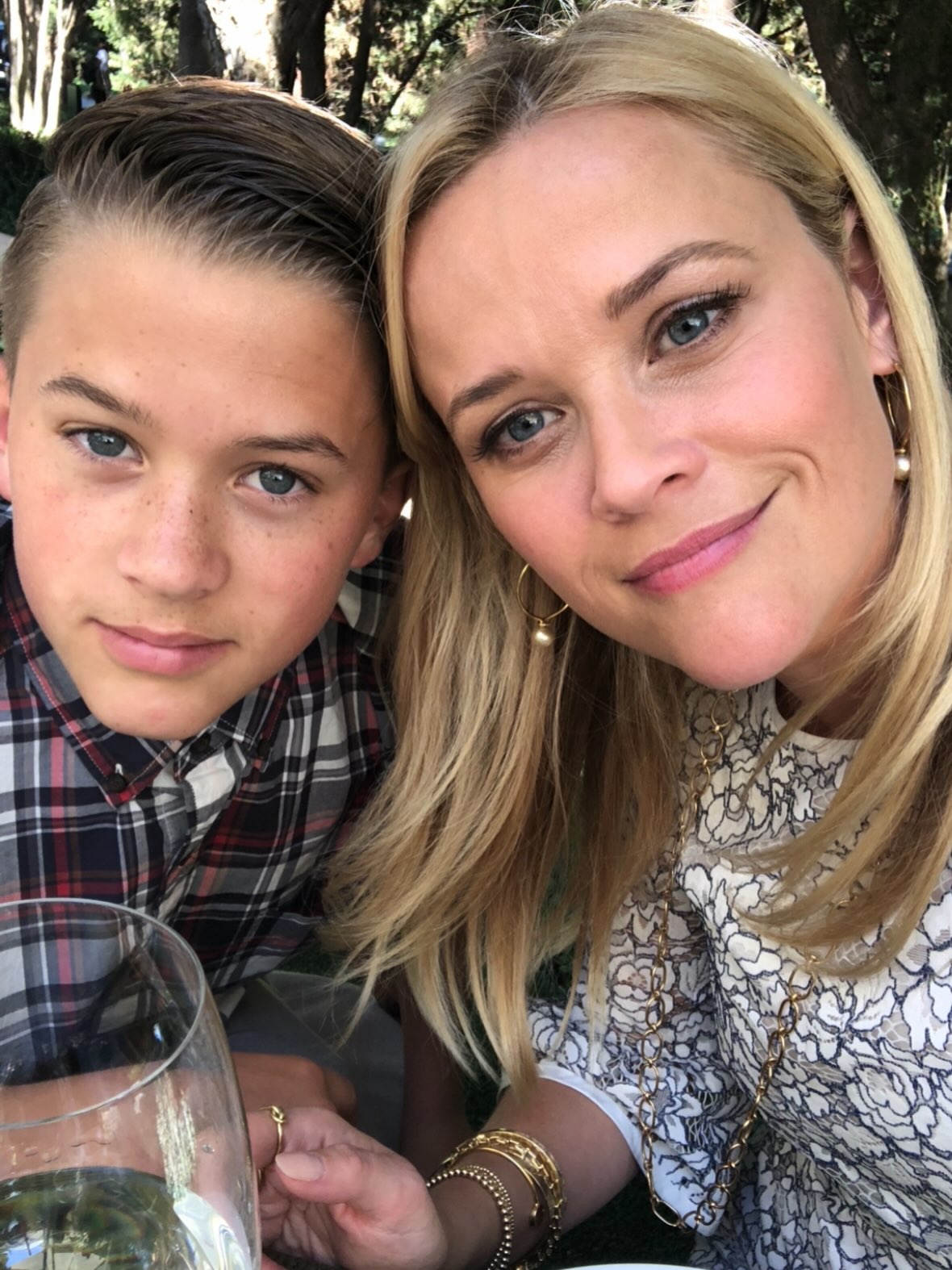 Chelsea Handler says Reese Witherspoon and son Deacon Phillippe look ...