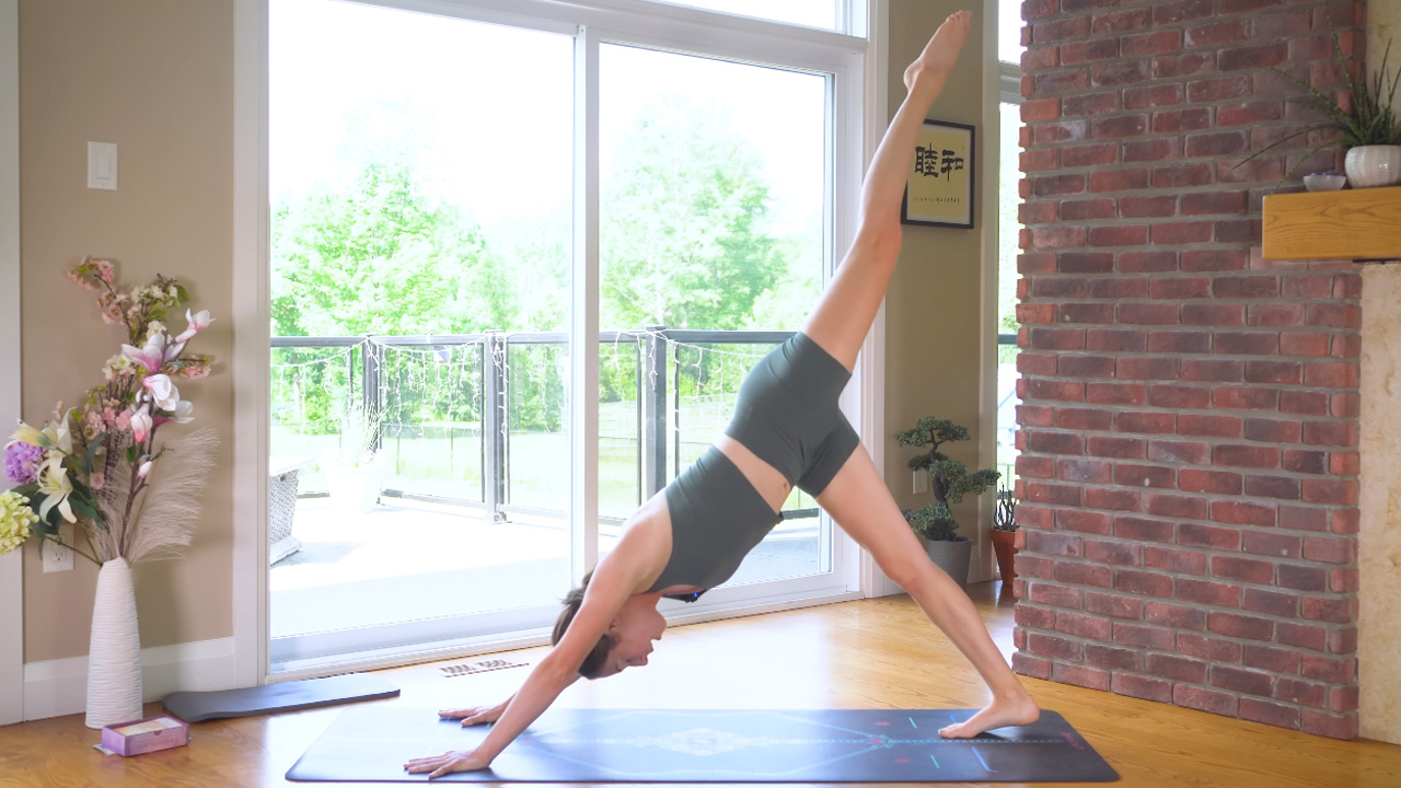 10-minute easy morning core burn routine without any equipment