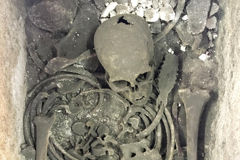 Skeleton found in Roman sarcophagus at Westminster Abbey may be ...