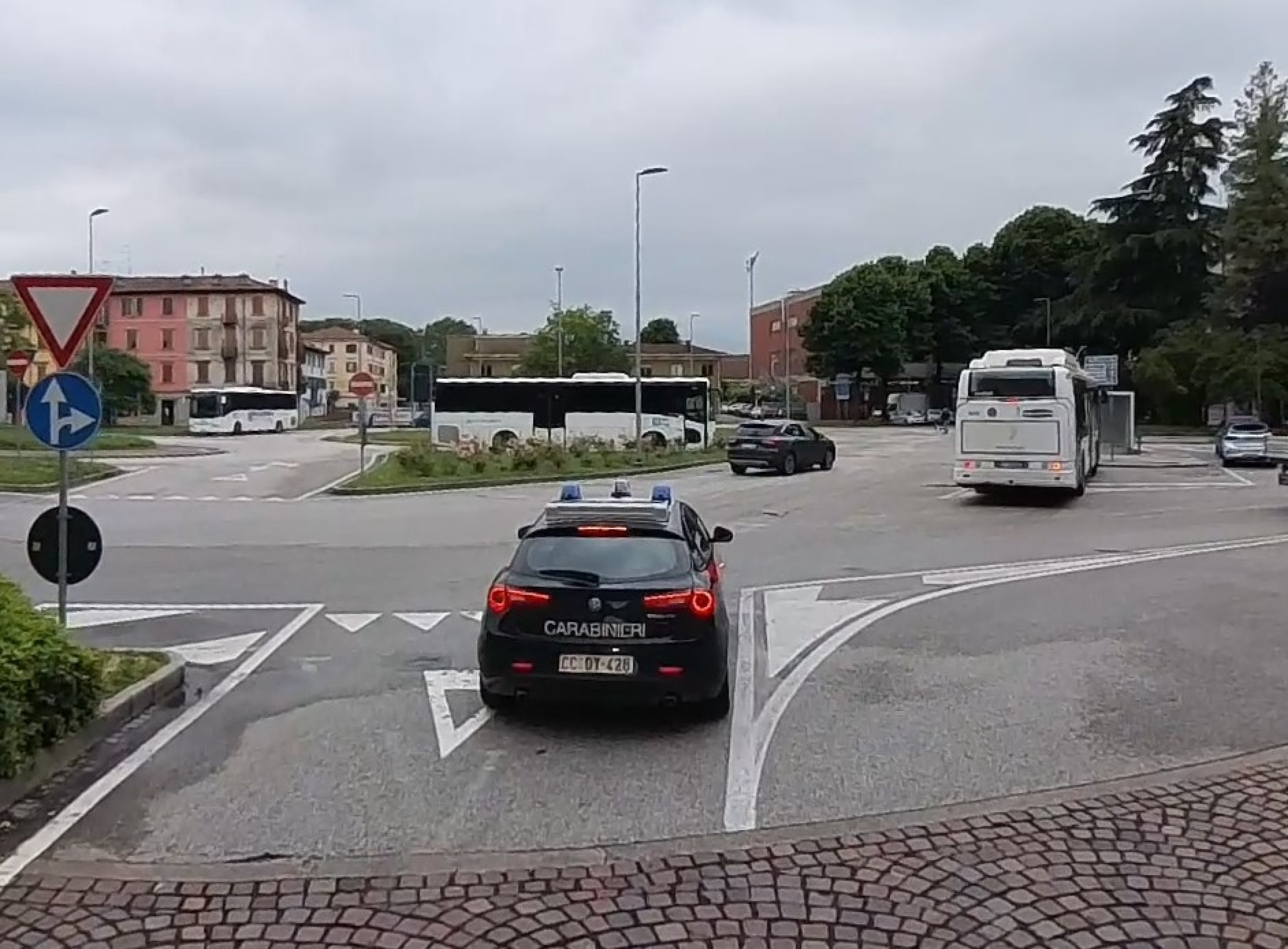 Truffa un'anziana per 20mila euro, 19enne arrestato durante la fuga