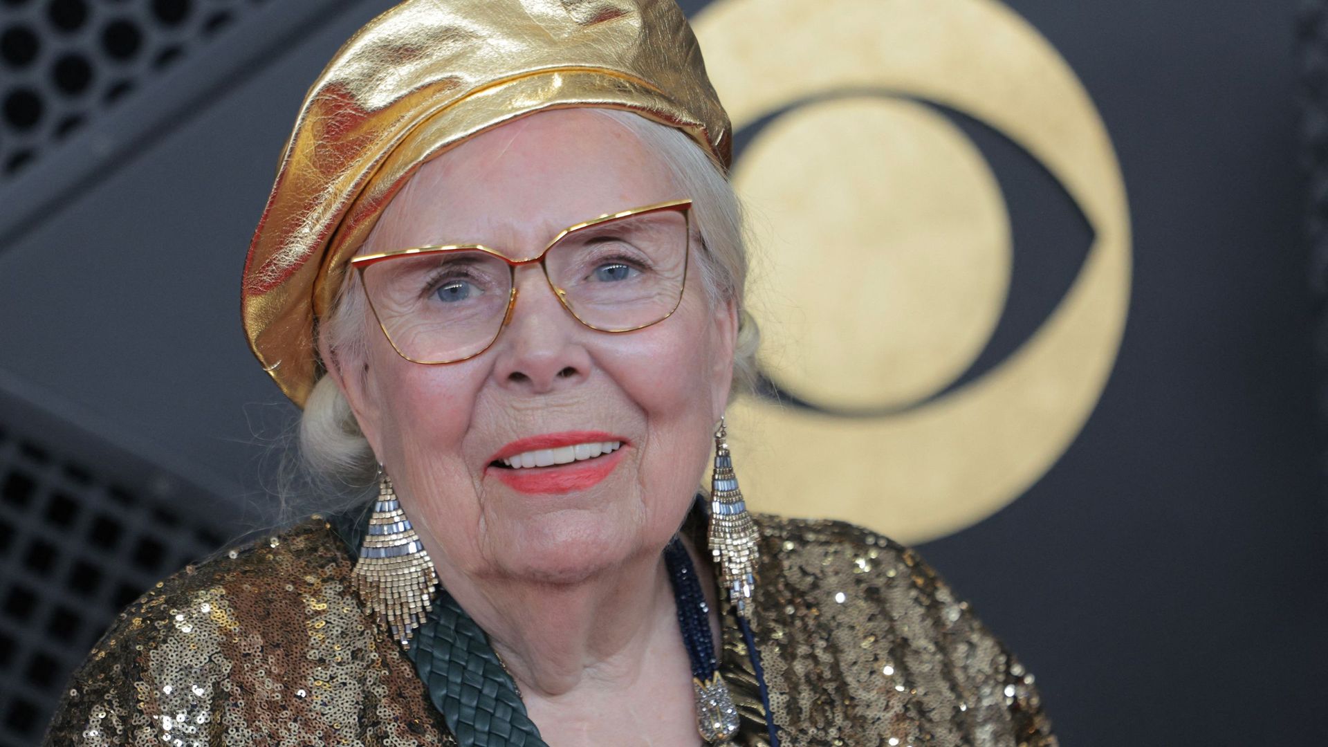 Joni Mitchell's mini Christmas tree display sets the gold standard for ...