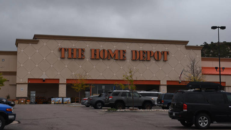 Home Depot's miniature picnic table gives backyard squirrels a rain ...