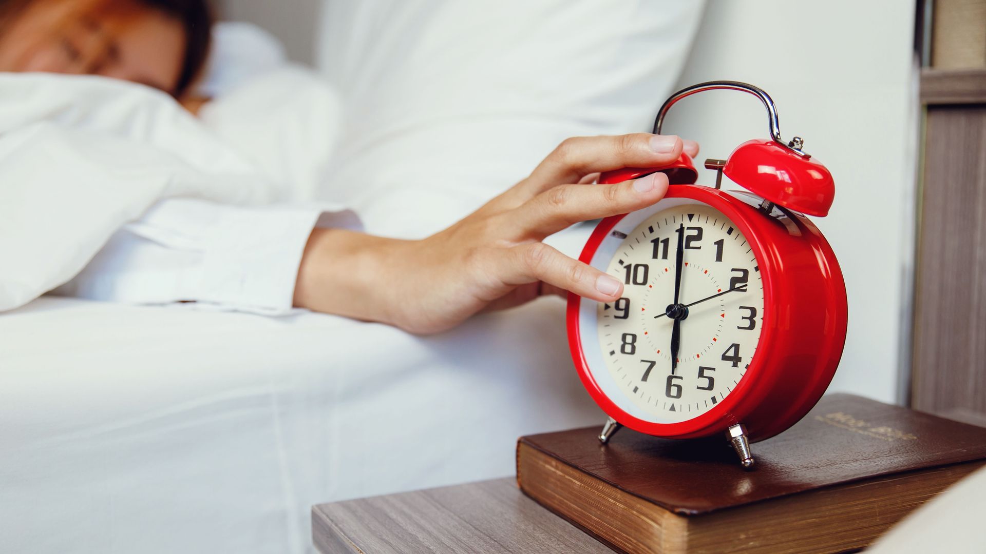 The clocks fall back next Sunday — sleep experts are divided on whether ...
