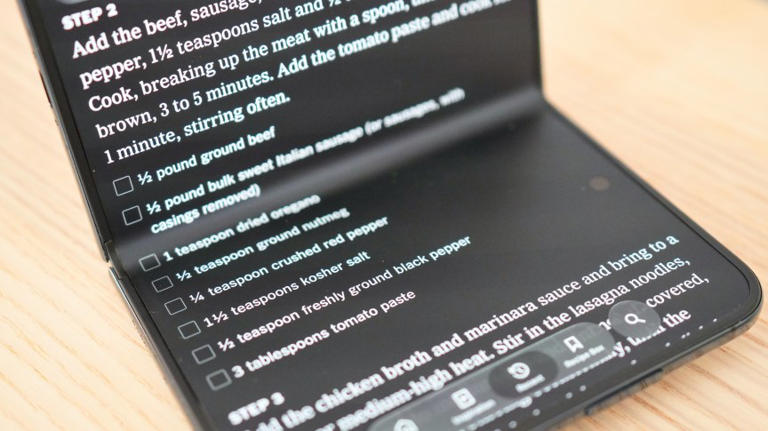 7 iPhone duo apps that take full advantage of the new foldable phone