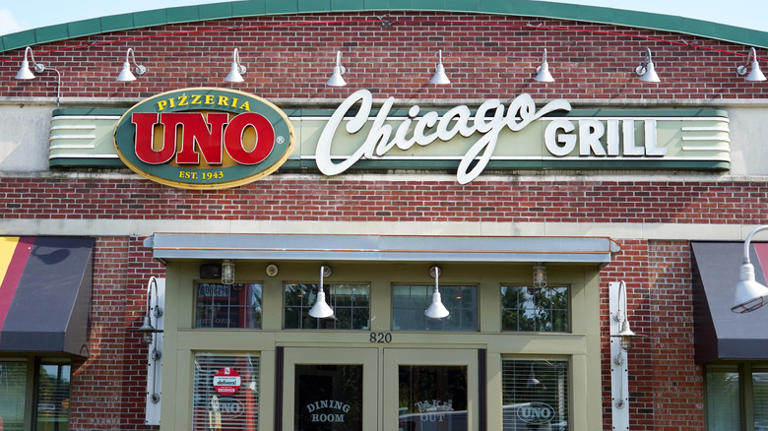 The best popular pizza chain serves up Chicago-style slices