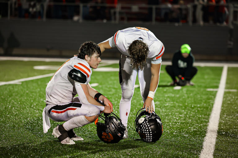 Sheridan football comeback stuns unbeaten New Lex, week 10 roundup