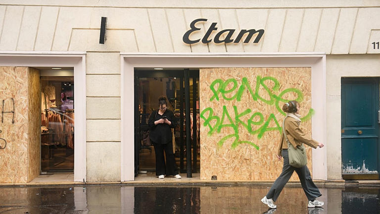 Fresh protests set to sweep France as last-minute restrictions fuel ...