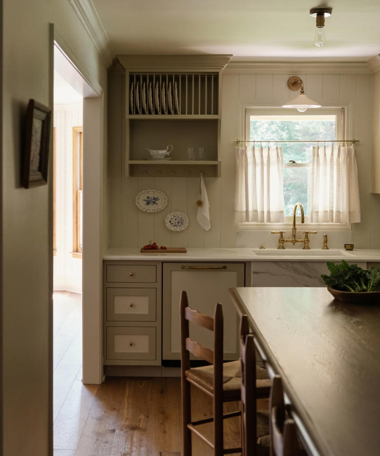 Designers are hailing this kitchen cabinet trend as the new way to ...