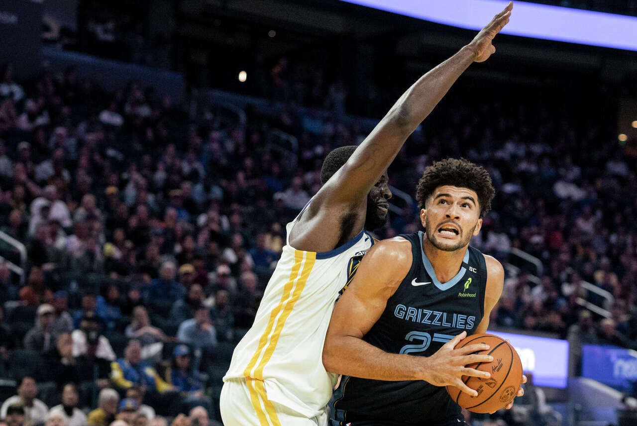 Warriors, positioned for victory, wilt down stretch in home-opening loss to Grizzlies