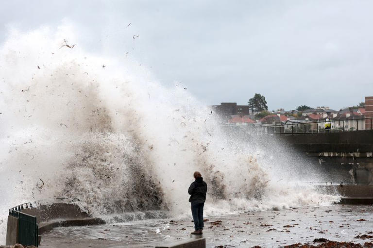 Ireland weather: Extremely rare Met Eireann decision as major storm ...