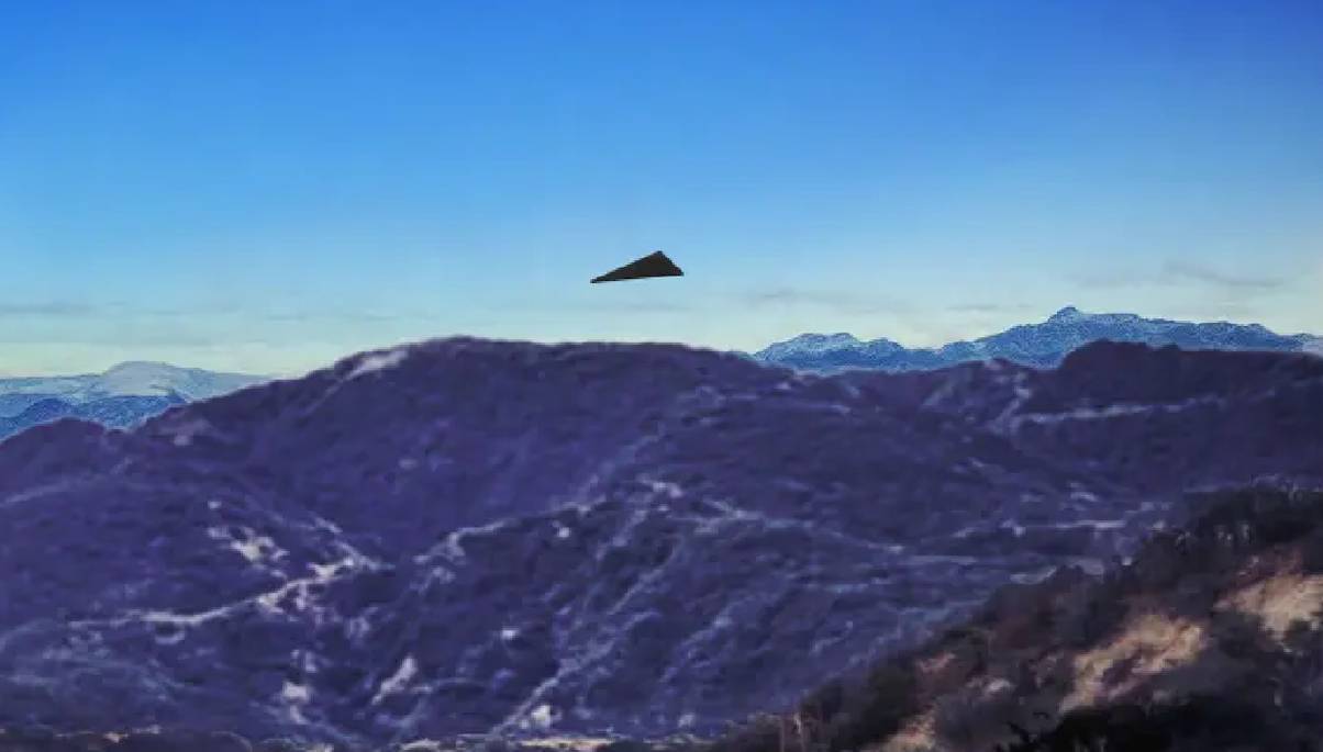 Truth behind eerie black triangle UFOs pictured speeding over US ...