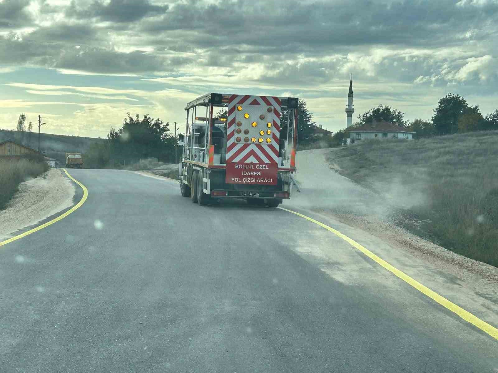 Bolu’da köy yollarında güvenli ulaşım için hummalı çalışma