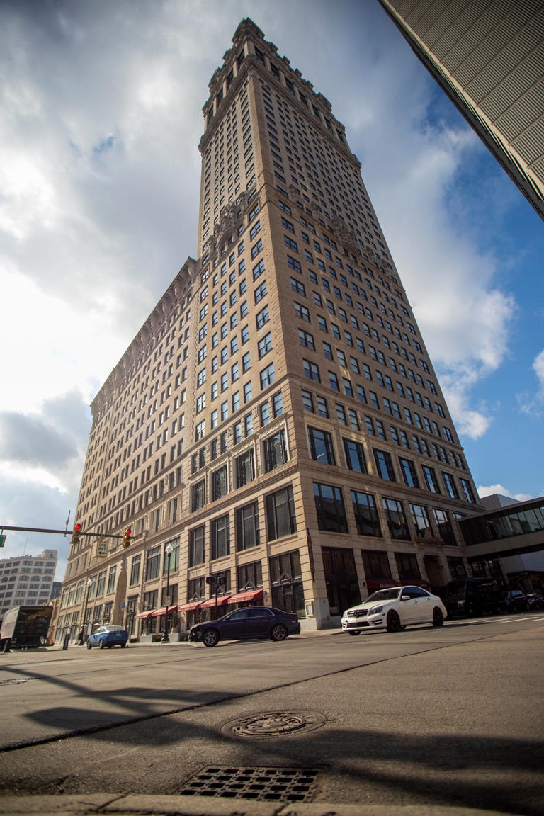 What happened to Detroit's 'transformational' projects before RenCen