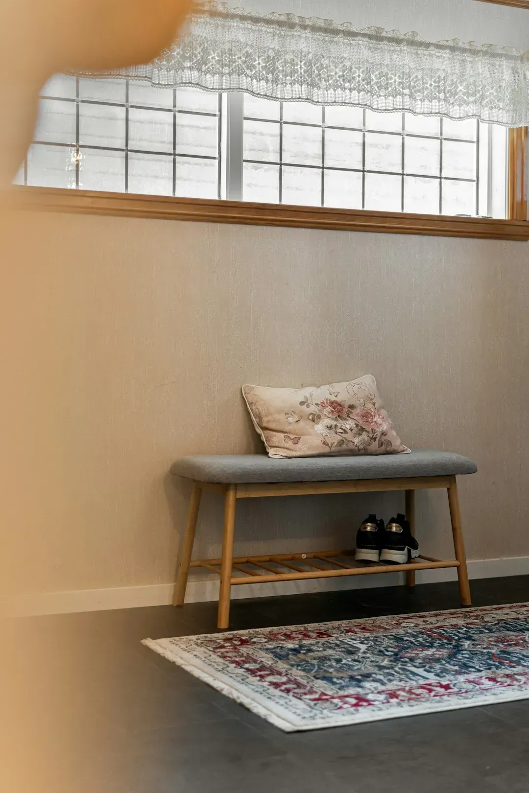 10 entryway bench ideas with built-in storage for shoes and bags