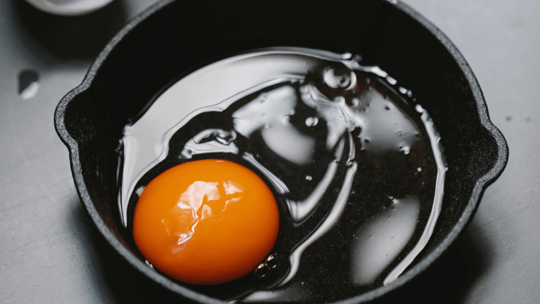 A food safety expert says making this mistake when cooking eggs is a ...