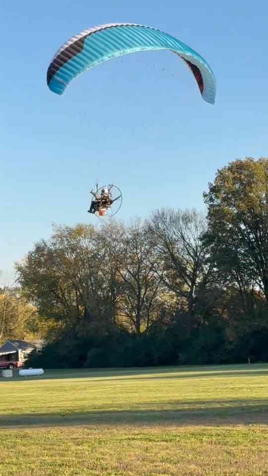 Mans Uses A Paraglider To Launch From Back Yard To Commute To Work