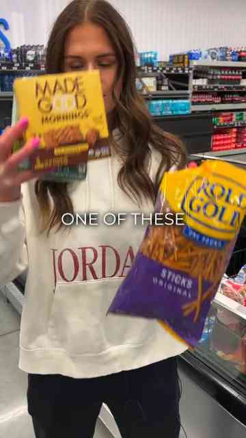 My TOP Walmart pre-game snacks for athletes! 🏆🍌 Quick fuel before game time