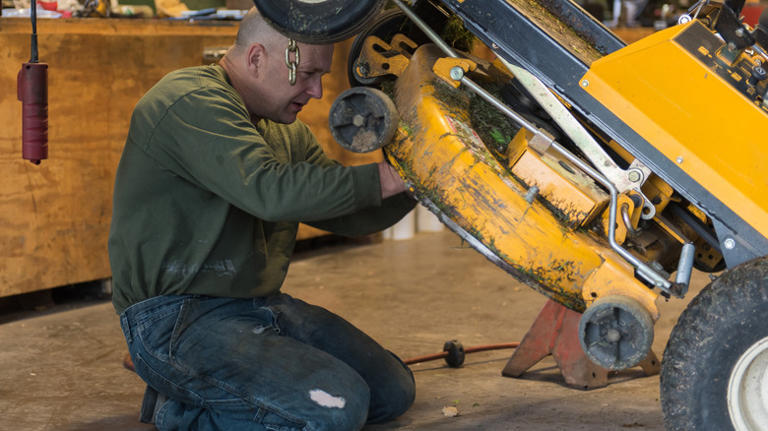 Why riding lawn mowers can start cutting unevenly