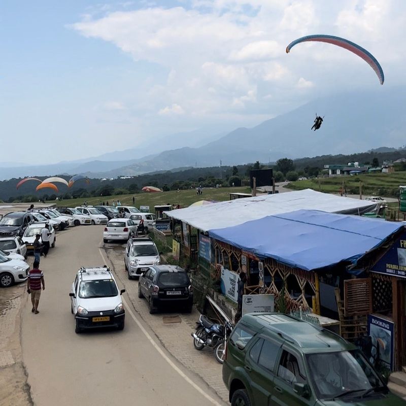 2 foreign paragliders stranded in Dhauladhar hills, rescue operation ...