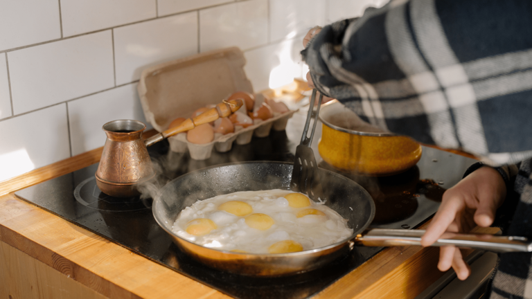 A food safety expert says making this mistake when cooking eggs is a ...