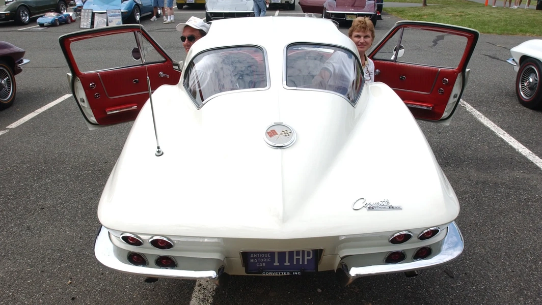 Rare 1964 Corvette split-window conversion sells for $250,000
