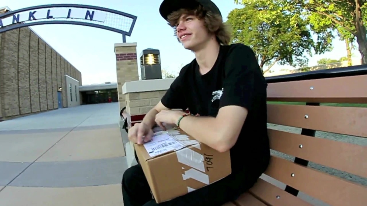 Connor’s dad puts Yeezy 350s in an Adidas NMD box