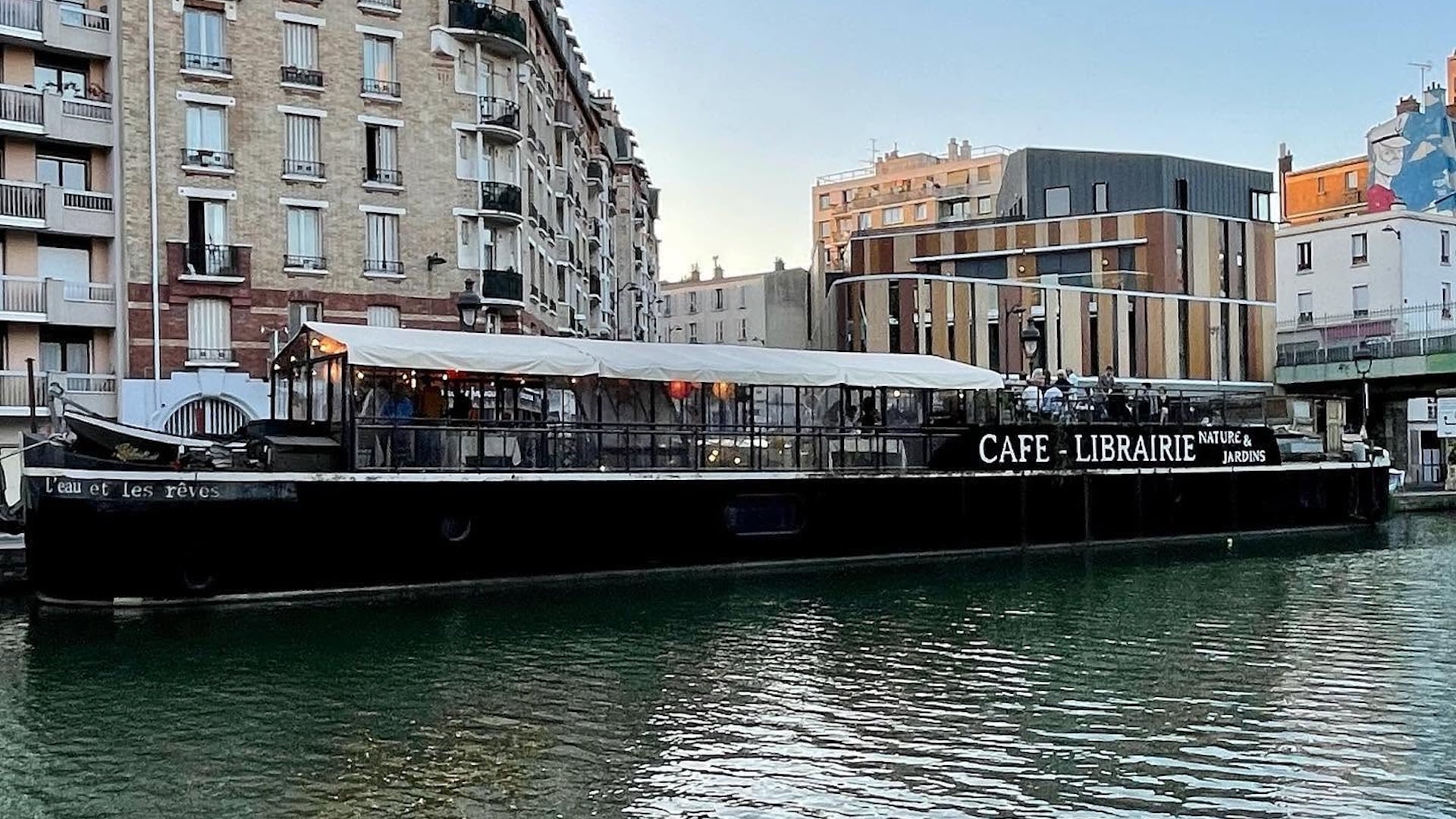 ‘A magical place’: This floating bookshop in Paris is hiding a café ...