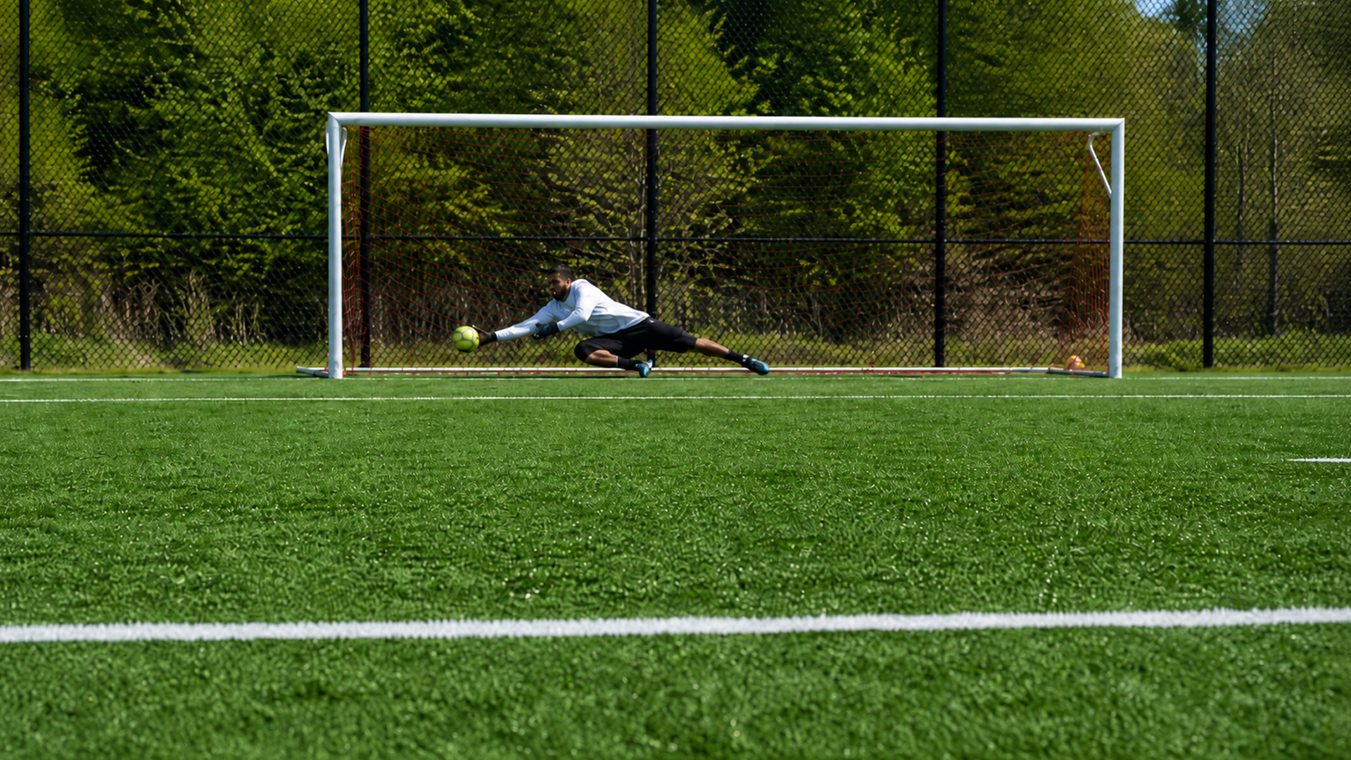 How pro goalkeepers train to make incredible saves