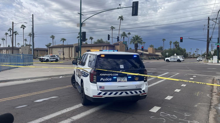 2 people shot in Phoenix, 1 in critical condition