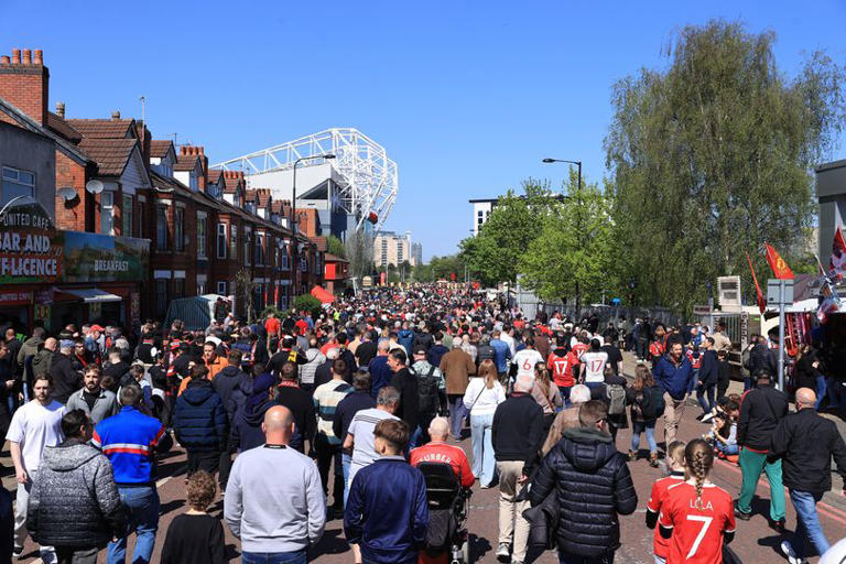 Man United fans issued warning as tram lines closed for Bournemouth ...
