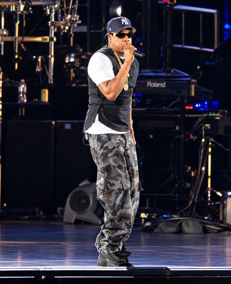 Jay-Z brings daughter Blue Ivy, 14, out during LA concert as Beyoncé ...