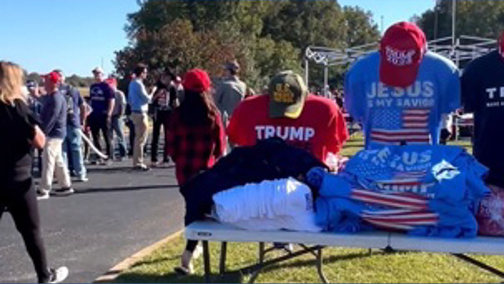 Crowds show up for Trump rally