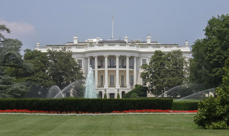 Obama’s Cheesecake Factory jab at Trump’s White House ignites the ...