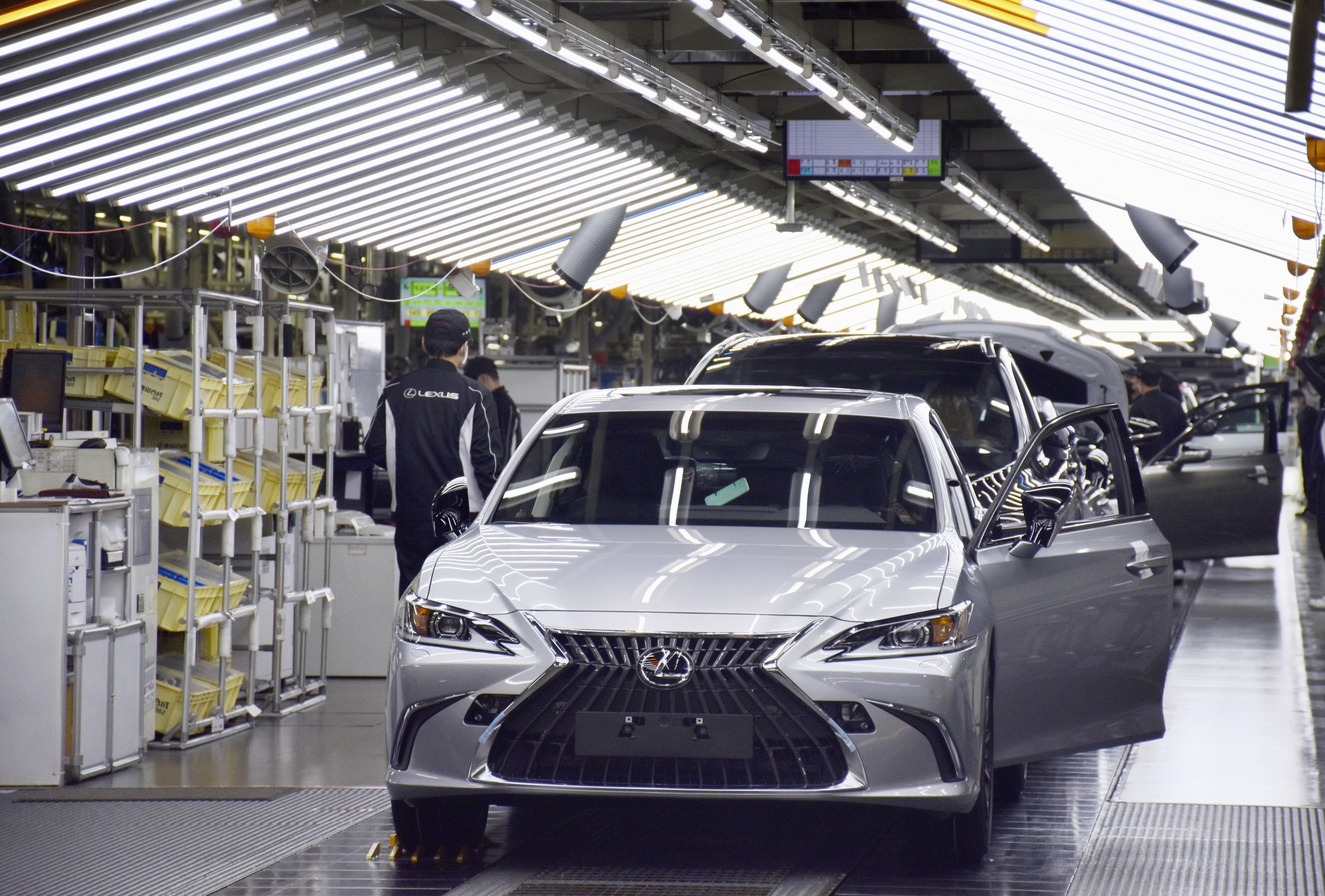 Japanese carmakers to cut development times to counter Chinese rivals