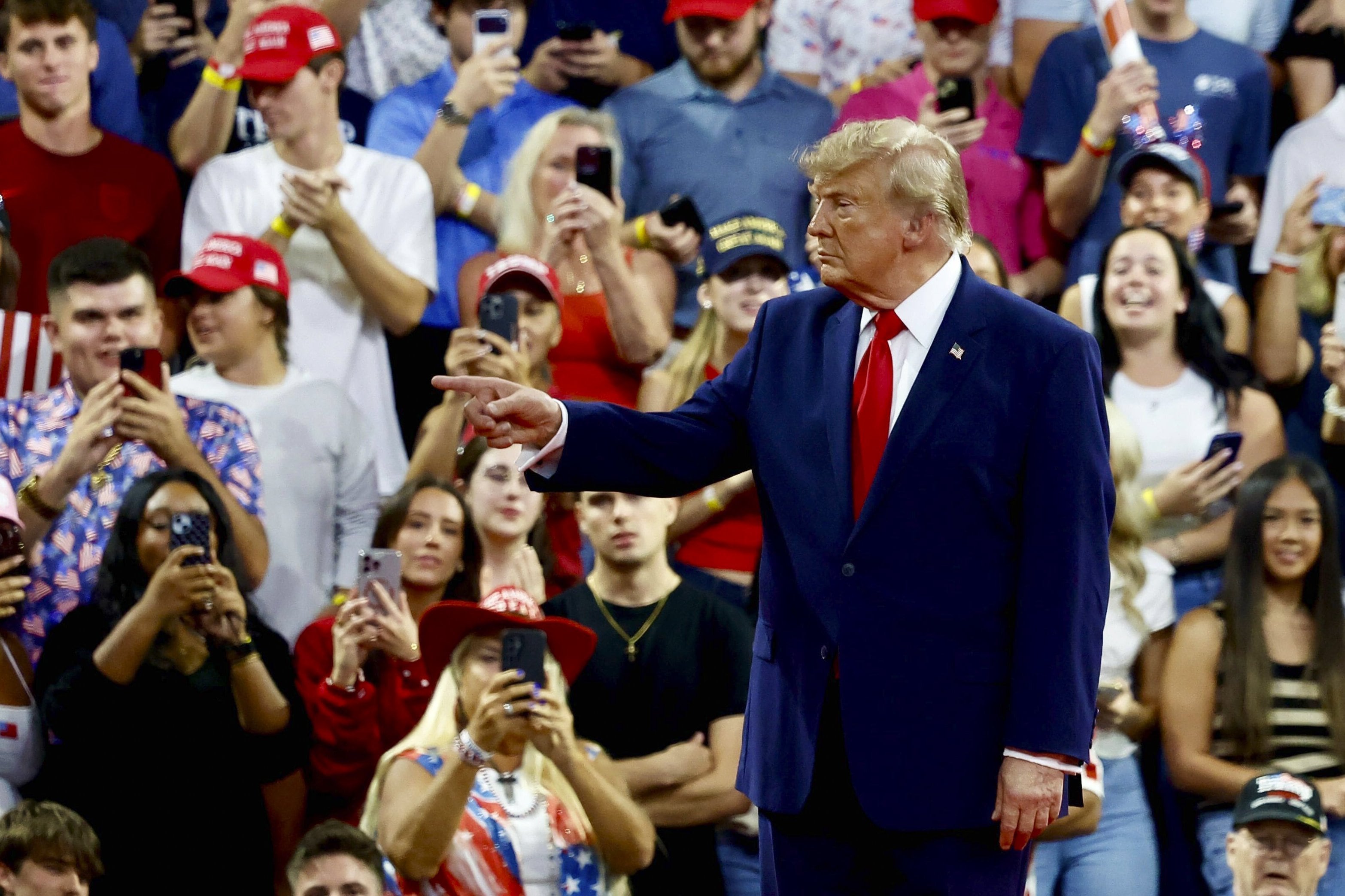 At Fort Myers rally, Trump’s Florida faithful stand united