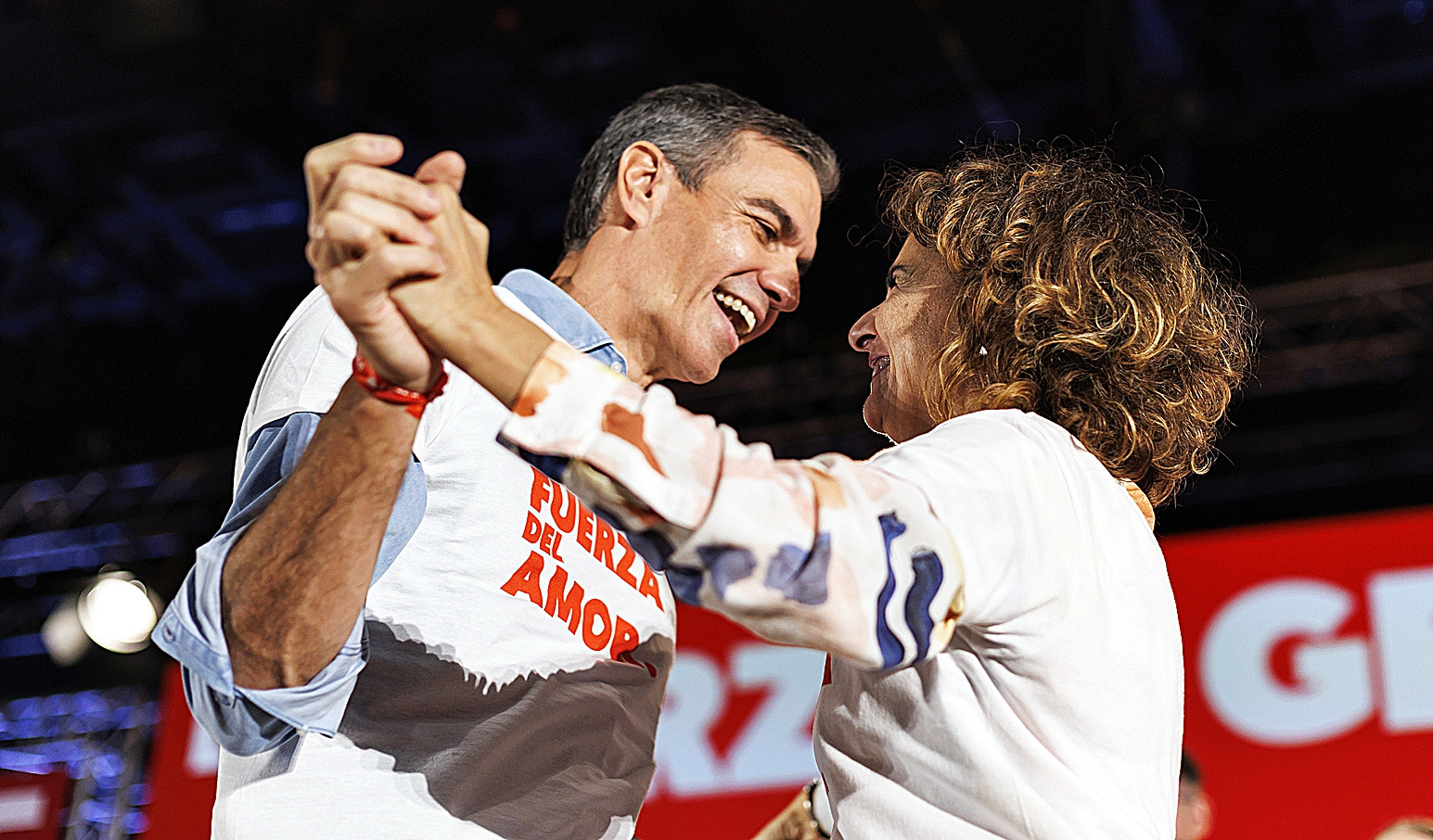 La otra campaña para humanizar a Sánchez: tiene sentido del humor y ese ...