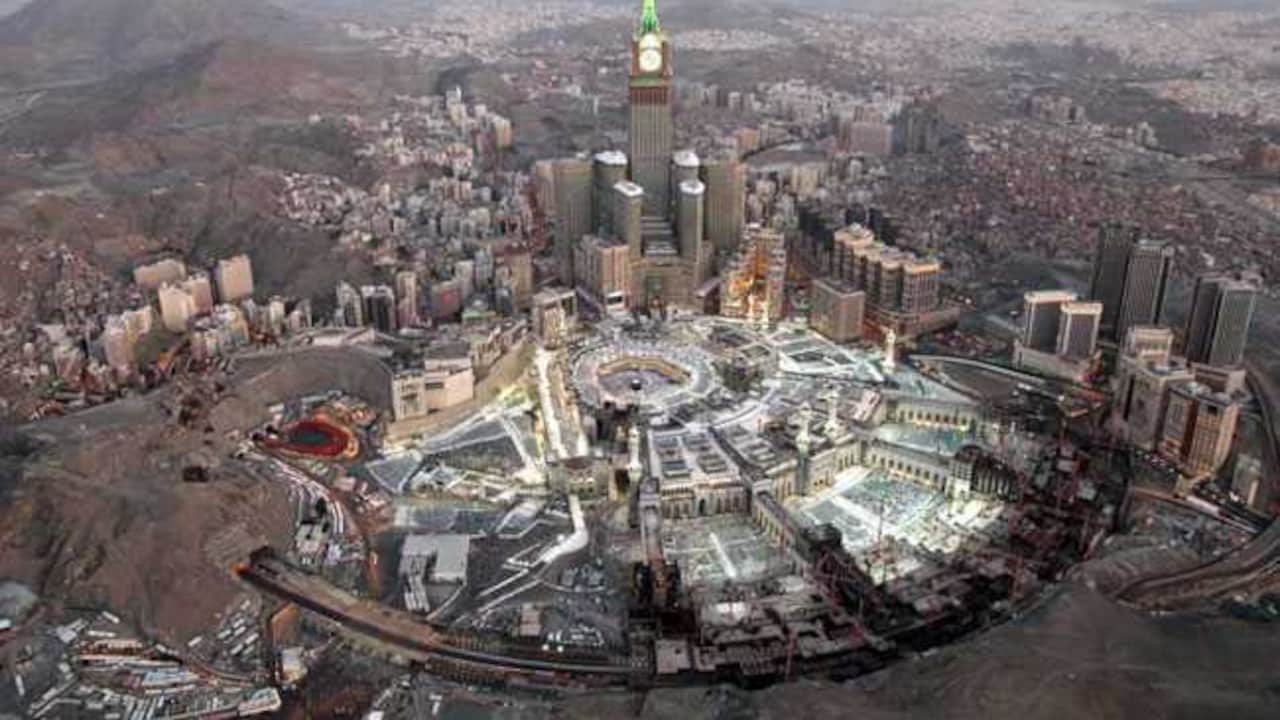 Saudi says shrapnel fell in Mecca, Medina after Houthi attack