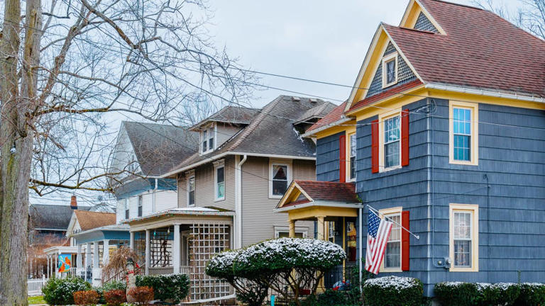 More families are building tiny homes in their backyards—and it's easy ...