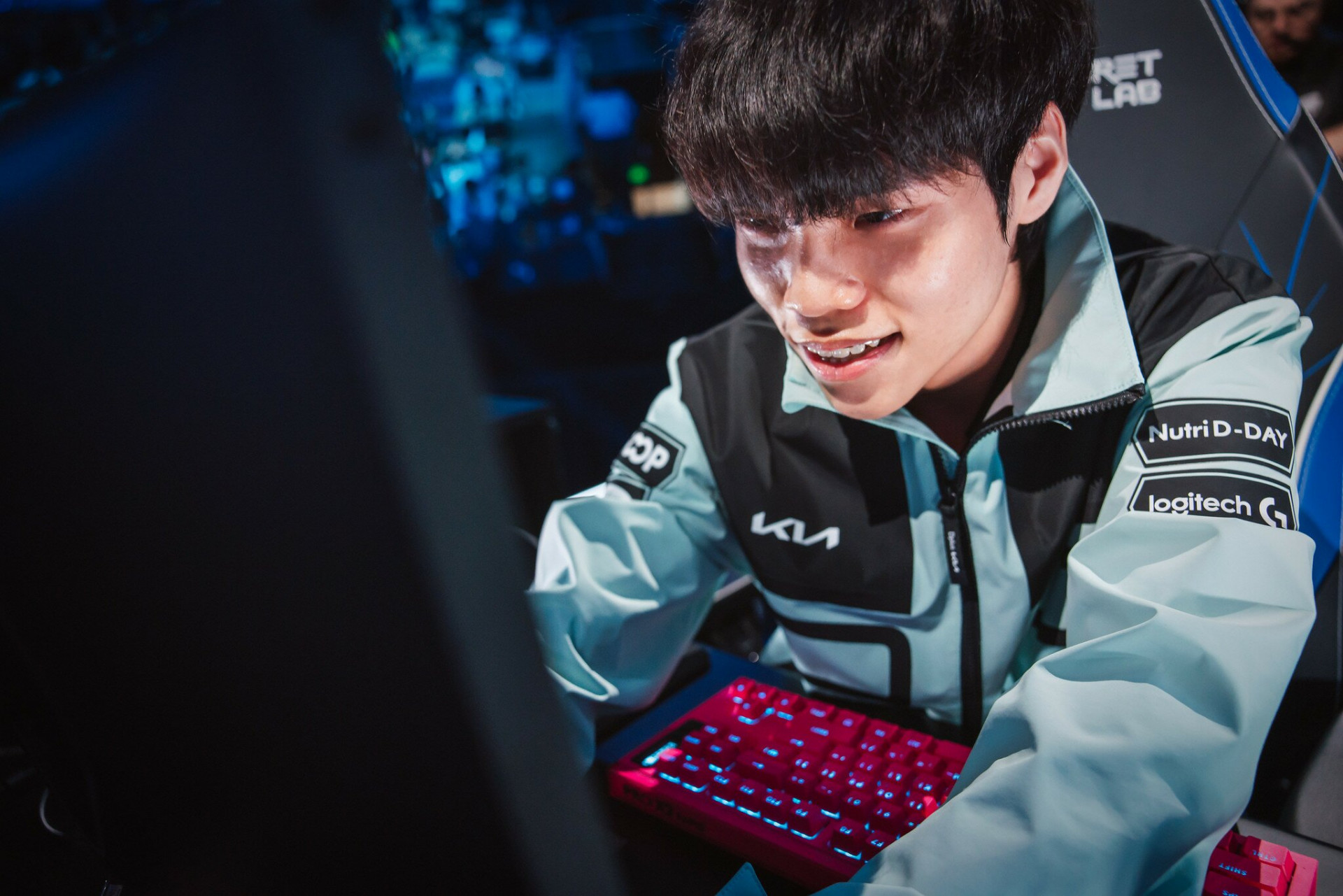 Elder dragon fight after holding on! DK beats T1 to go 2-0