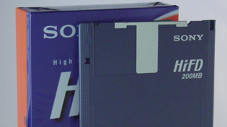 14 forgotten technologies that tried to replace the floppy disk